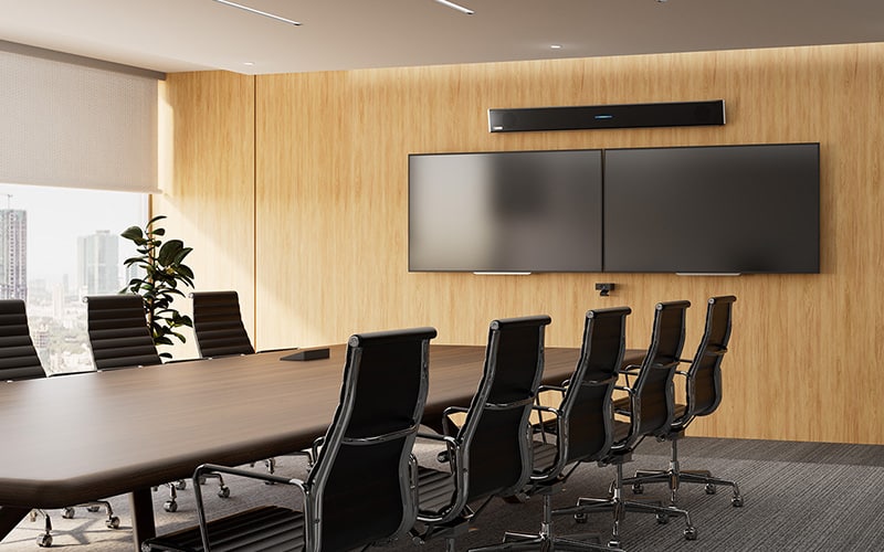 Moderner Konferenzraum mit professioneller Medientechnik